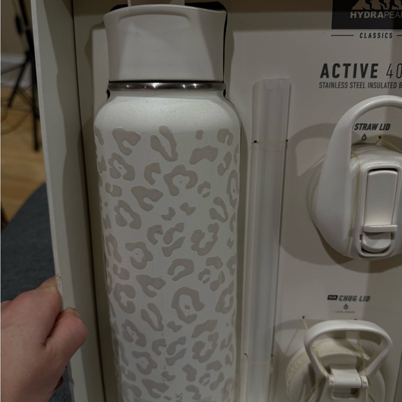 Hydrapeak White Leopard Insulated Water Bottle - Picture 3 of 7